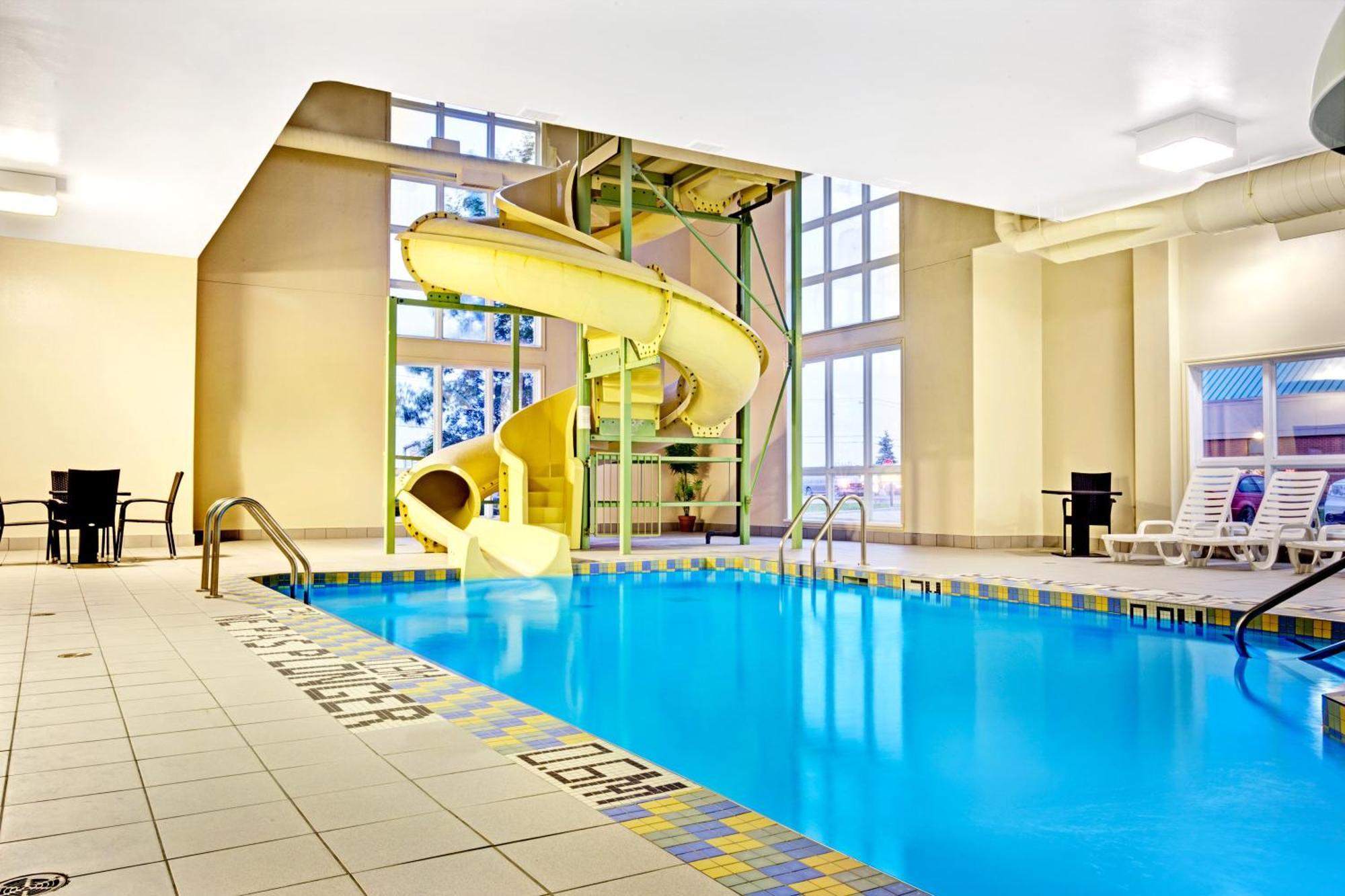 Super 8 By Wyndham St-Jerome Hotel Сен-Жером Екстериор снимка