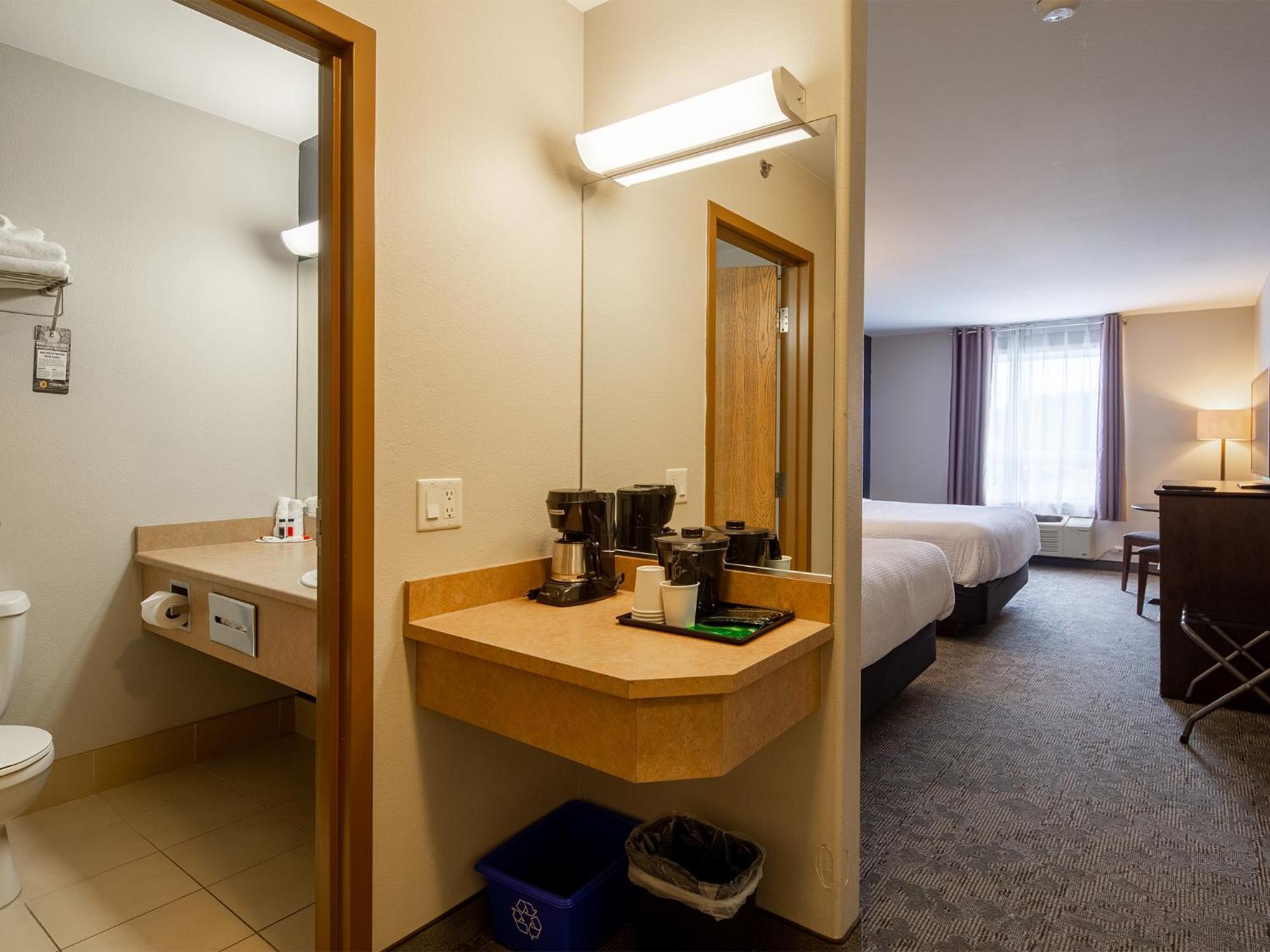Super 8 By Wyndham St-Jerome Hotel Сен-Жером Екстериор снимка