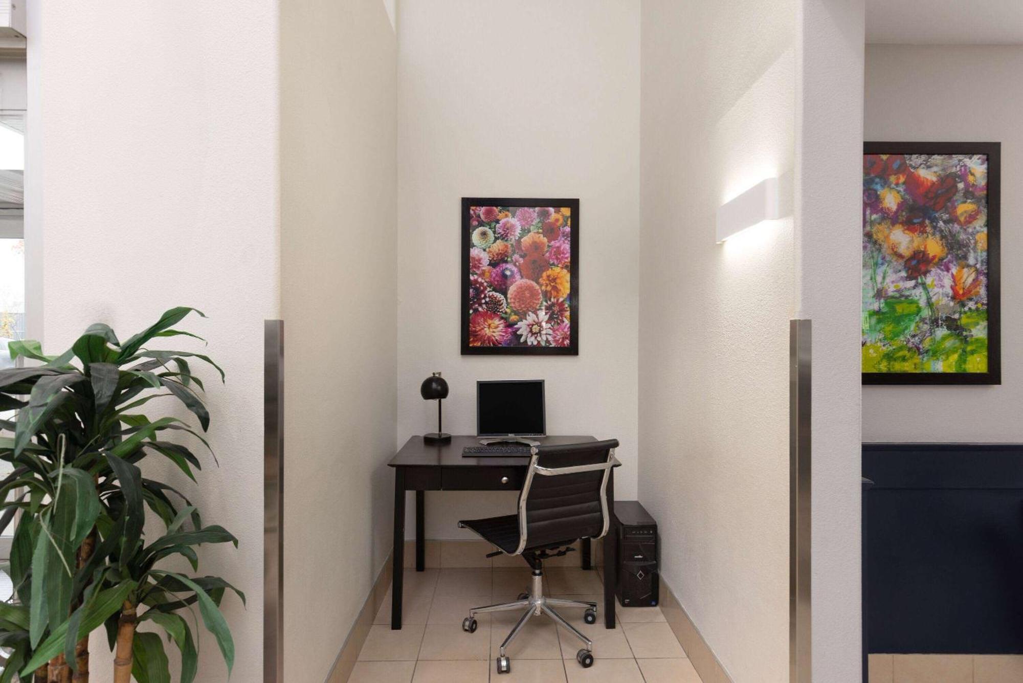 Super 8 By Wyndham St-Jerome Hotel Сен-Жером Екстериор снимка