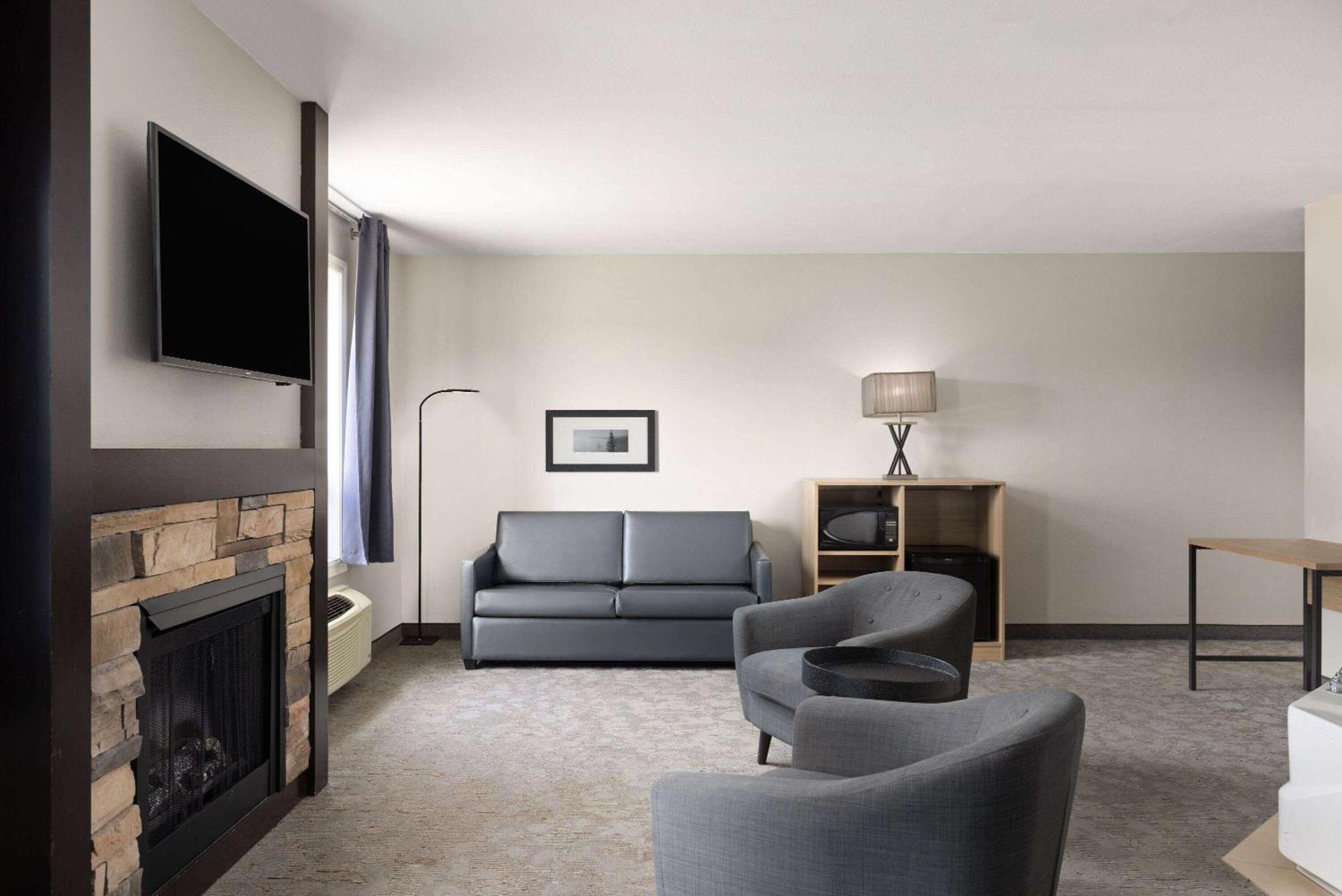 Super 8 By Wyndham St-Jerome Hotel Сен-Жером Екстериор снимка