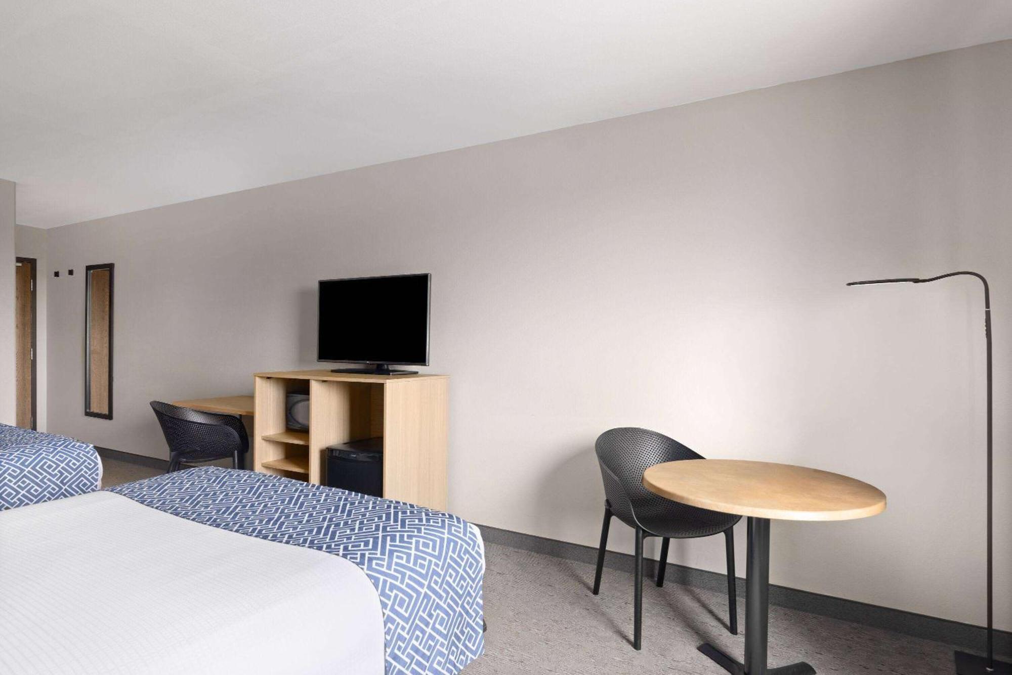 Super 8 By Wyndham St-Jerome Hotel Сен-Жером Екстериор снимка