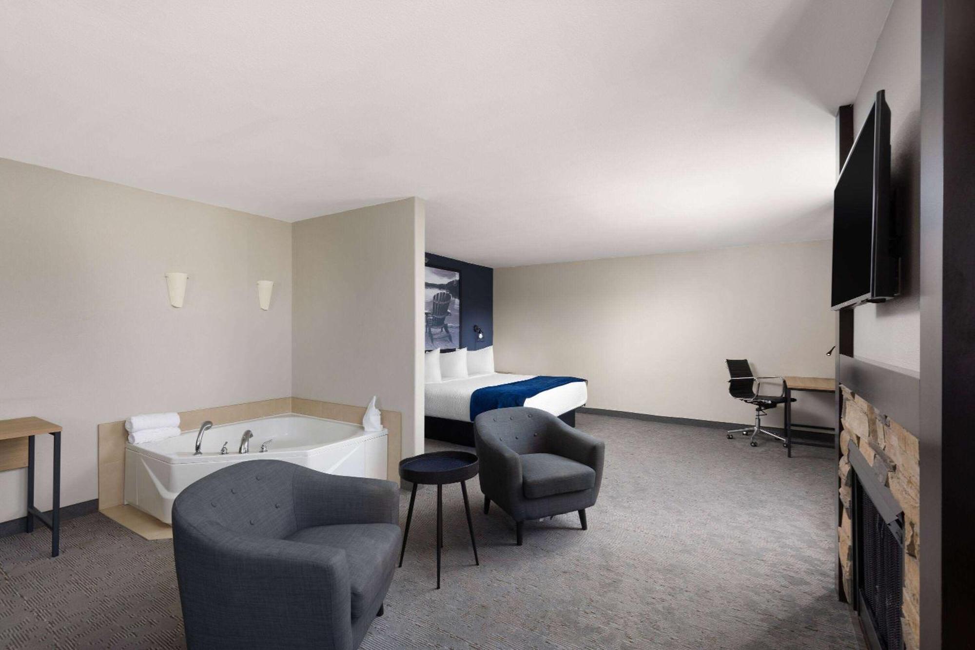 Super 8 By Wyndham St-Jerome Hotel Сен-Жером Екстериор снимка