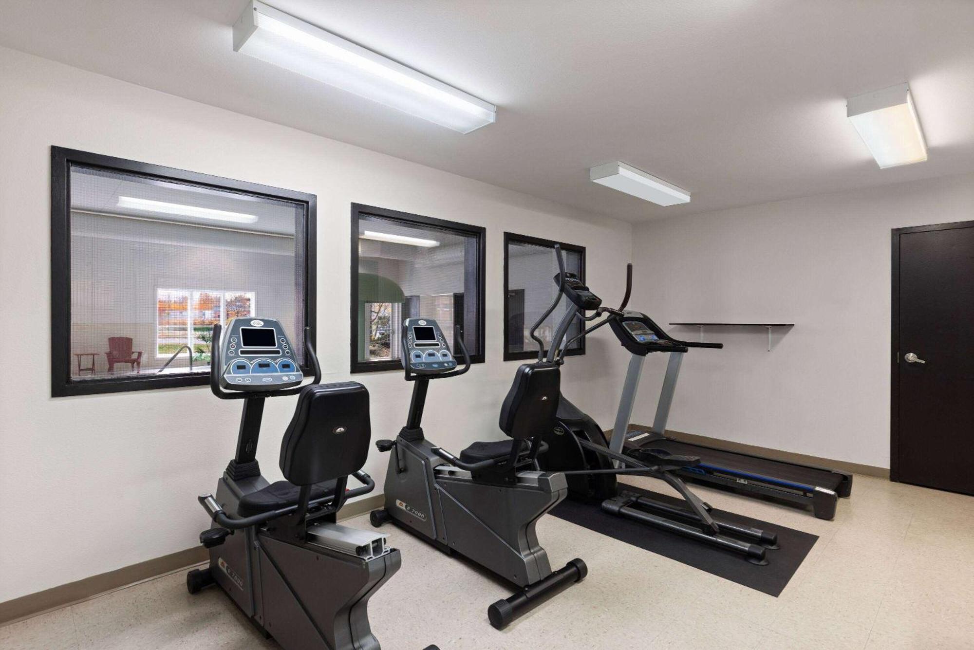 Super 8 By Wyndham St-Jerome Hotel Сен-Жером Екстериор снимка