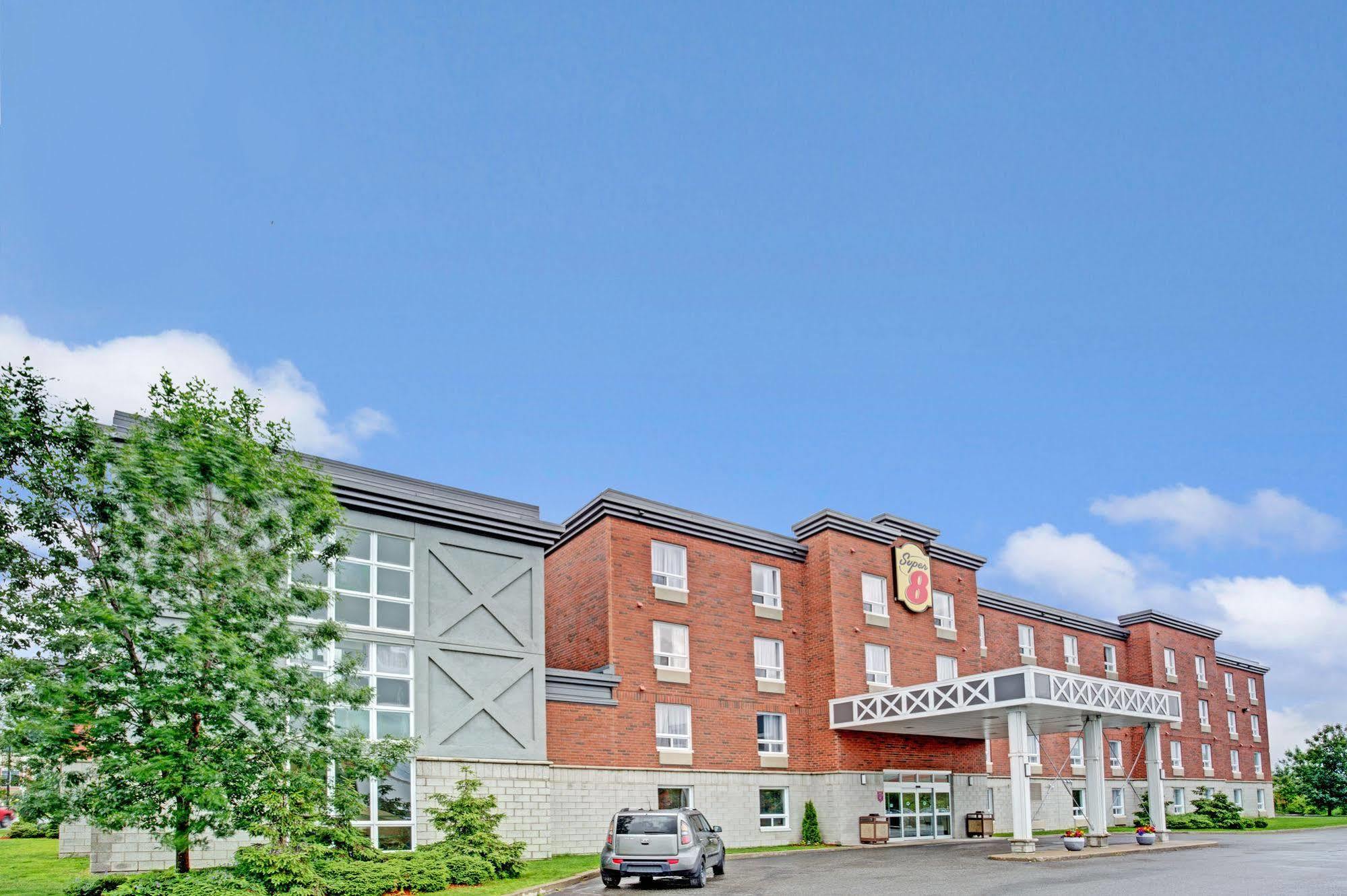 Super 8 By Wyndham St-Jerome Hotel Сен-Жером Екстериор снимка